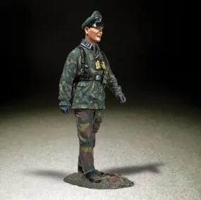 25123 Waffen SS Hauptscharführer Walking, Winter 1944-1945