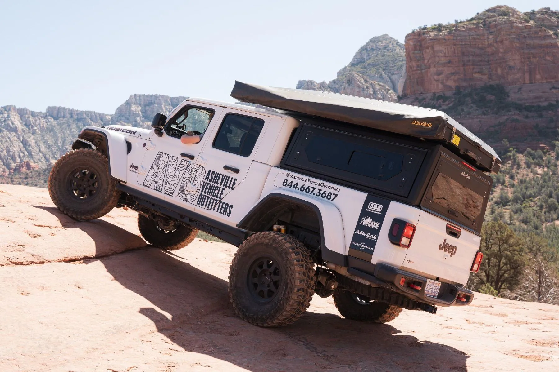 ALU-CAB CONTOUR CANOPY JEEP GLADIATOR WITH SIDE WINDOWS