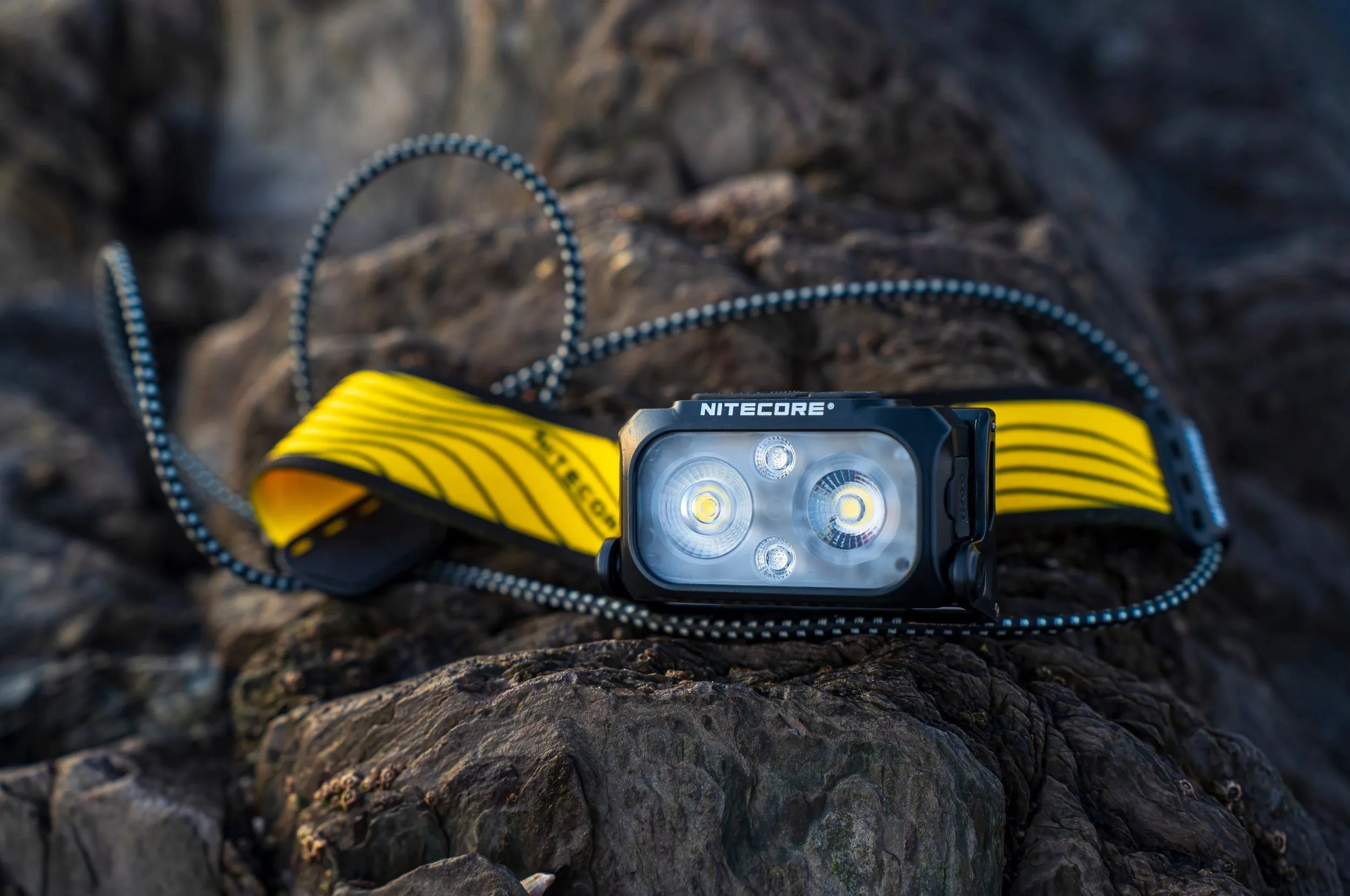 Best Ultralight Headlamp: NITECORE NU25 UL (400 Lumens) Running Head Torch